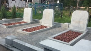 Невысокий мемориальный комплекс